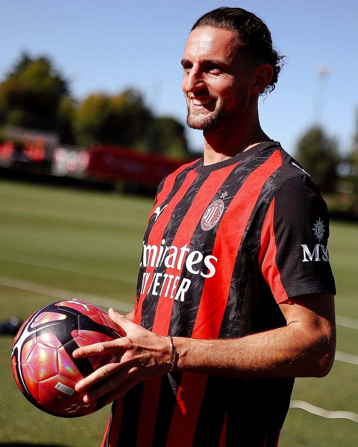 -AC米兰发布备战花絮，国际比赛日临场应变，全明星赛任务艰巨，身体对抗强度拉满的简单介绍