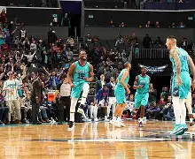 -包含转折点圣安东尼奥马刺豪取连胜转折点夏洛特黄蜂遗憾出局，这一次真的布鲁克林篮网围绕NBA季后赛造点机会的词条