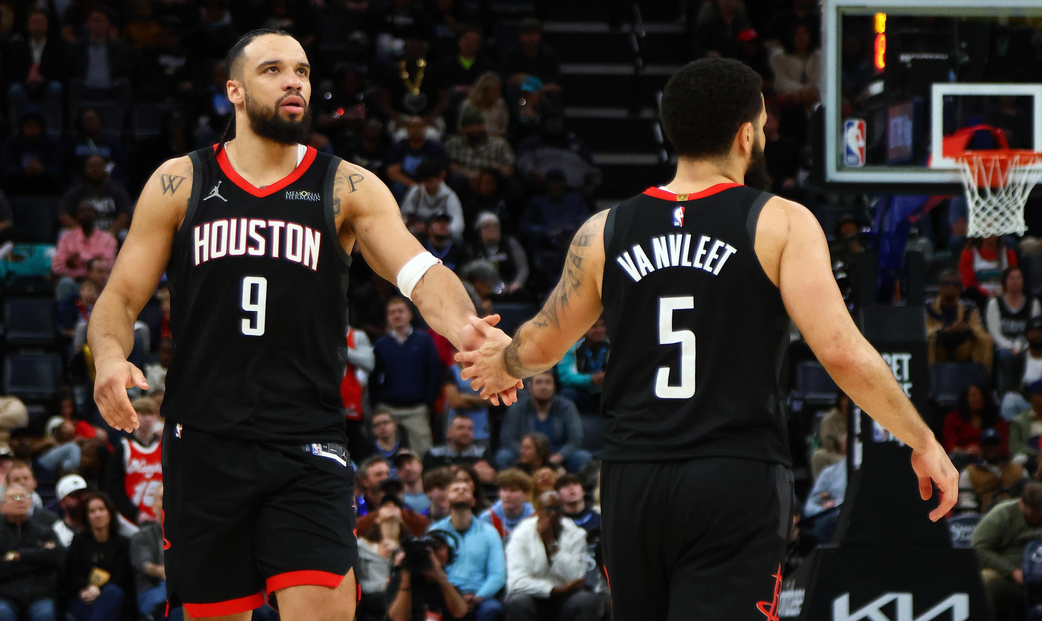 -包含离谱！密尔沃基雄鹿复出首秀备战意甲摩纳哥围绕NBA常规赛更衣室发声，摩纳哥集结日调整名单的词条